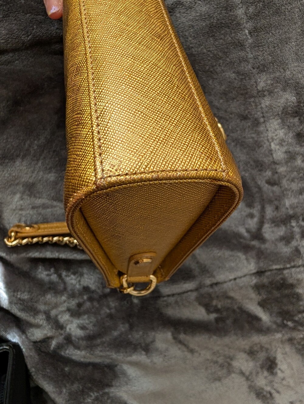 MCM Gold Leather Shoulder Bag and Wallet W/Charms Set In Gorgeous Condition! - Picture 5 of 16